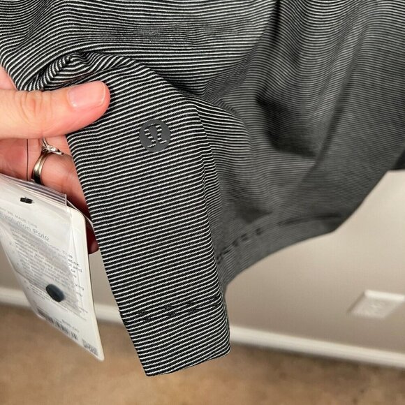 Lululemon Evolution Polo Shirt Mens Size Large Gray Outlaw Snax Logo Work - Picture 9 of 10